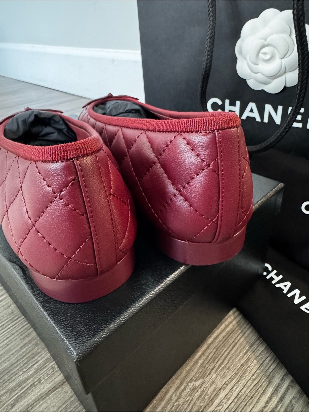 CHANEL Burgundy Quilted Leather Ballet Flats with CC Bow - Picture 4 of 4